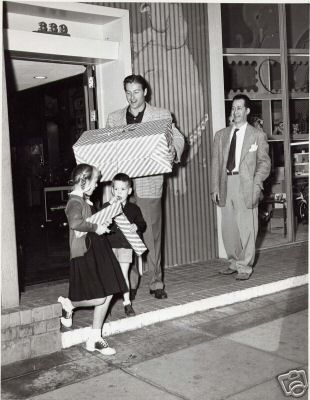 Lex Barker (6) s Lynn a Zanem.jpg